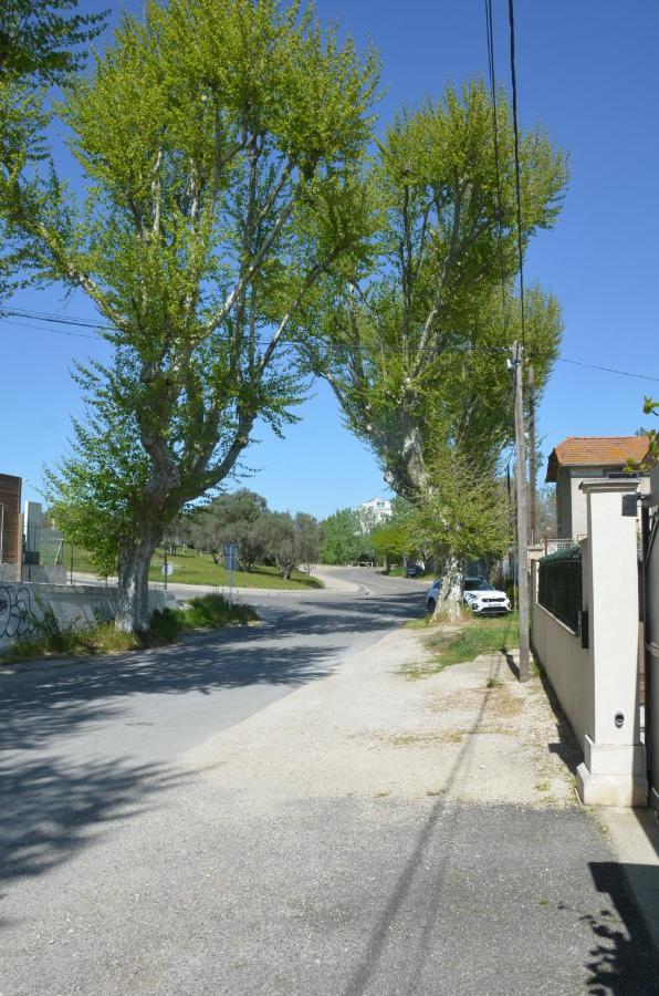 Le Mas Sivan séjour arlésien 2 à 6 personnes wifi climatisation parking Extérieur photo